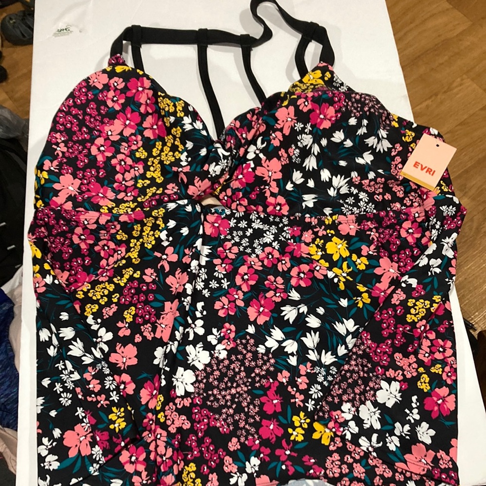 NWT Evri 3X swim top